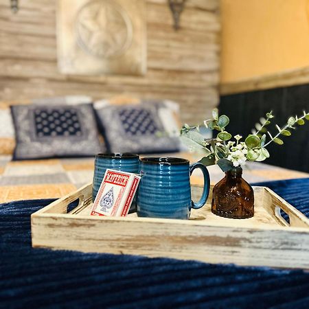 Acorn Hideaways Canton Rustic Old West Frontier Suite Eksteriør billede