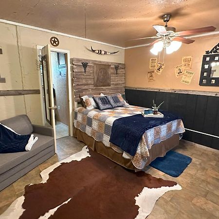 Acorn Hideaways Canton Rustic Old West Frontier Suite Eksteriør billede