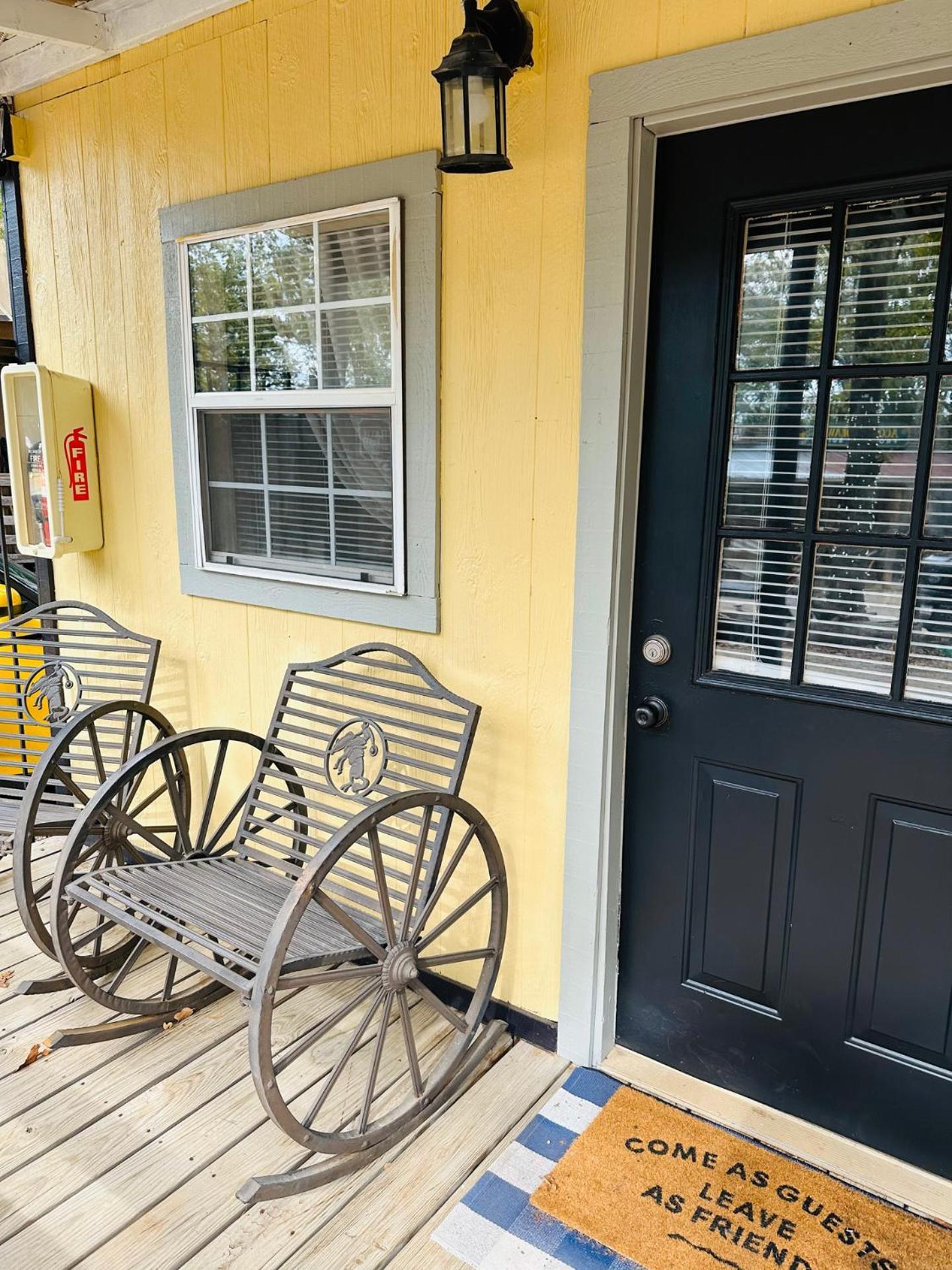 Acorn Hideaways Canton Rustic Old West Frontier Suite Eksteriør billede