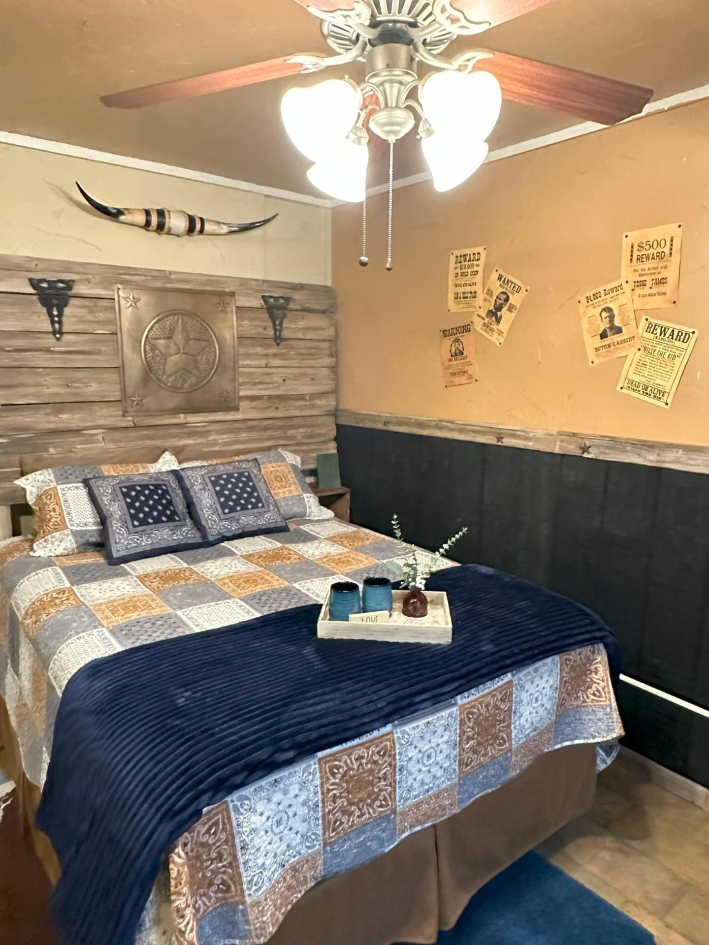Acorn Hideaways Canton Rustic Old West Frontier Suite Eksteriør billede
