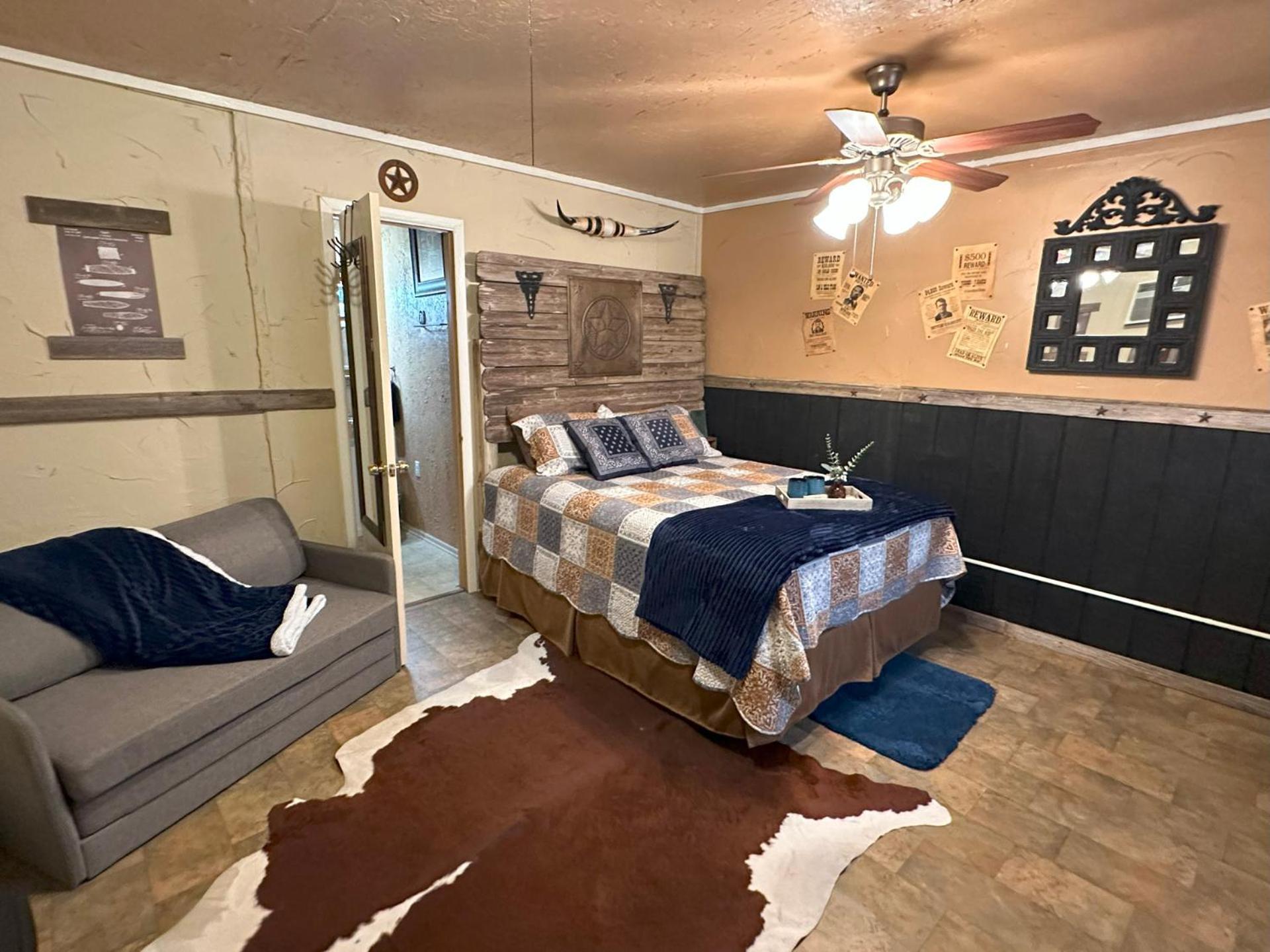 Acorn Hideaways Canton Rustic Old West Frontier Suite Eksteriør billede